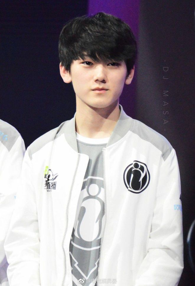 大气！RNG花100W包机出征2025MSI！